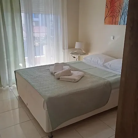 Apartment Breeze Néa Péramos